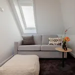 Διαμέρισμα Living Lorens No 9 *